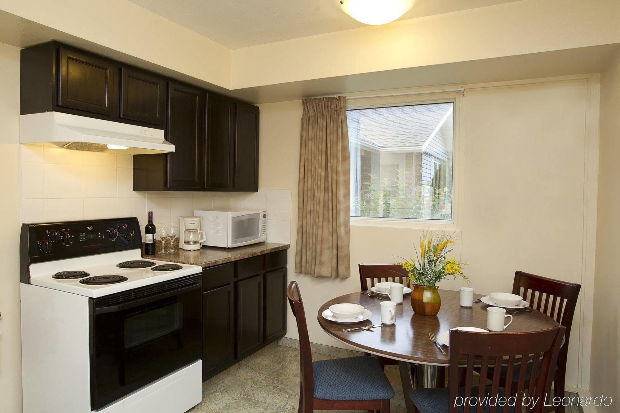 Scott'S Inn & Suites Kamloops Exterior photo